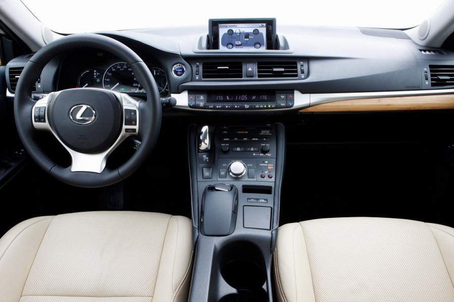  Lexus CT200h 2010 года  (фото 79 из 266)